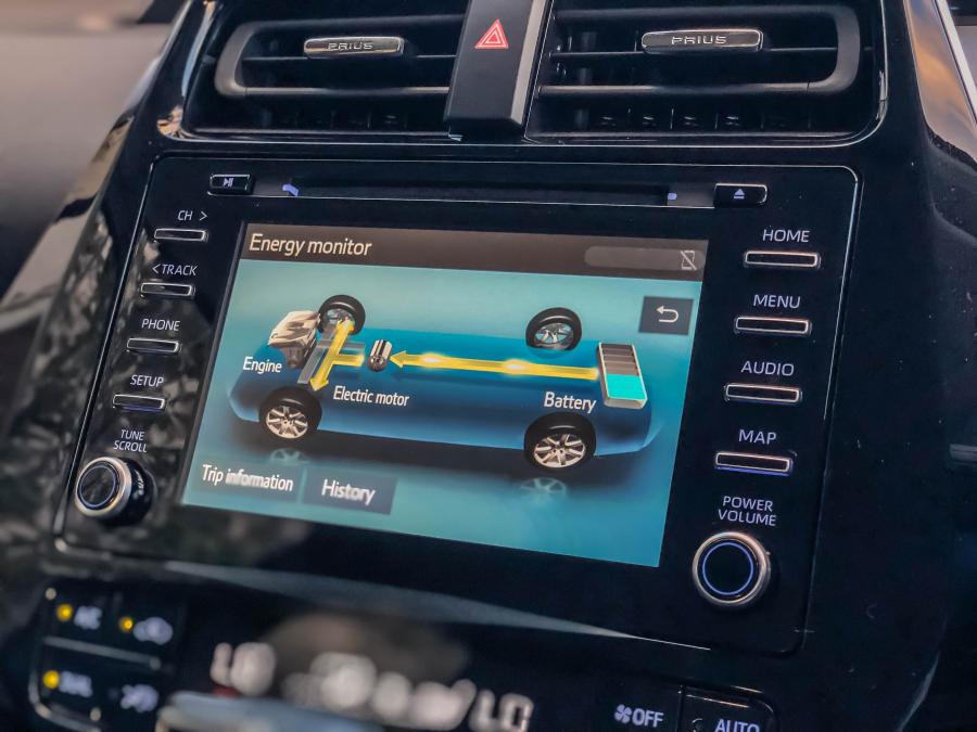 Детали интерьера Toyota Prius 2019 года  (ZA) (фото 3 из 28)